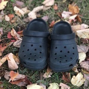 Black crocks Size 6 women’s size 4 men’s